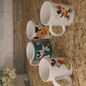Vintage, Disney 4 CUPS, "DANAWARES"